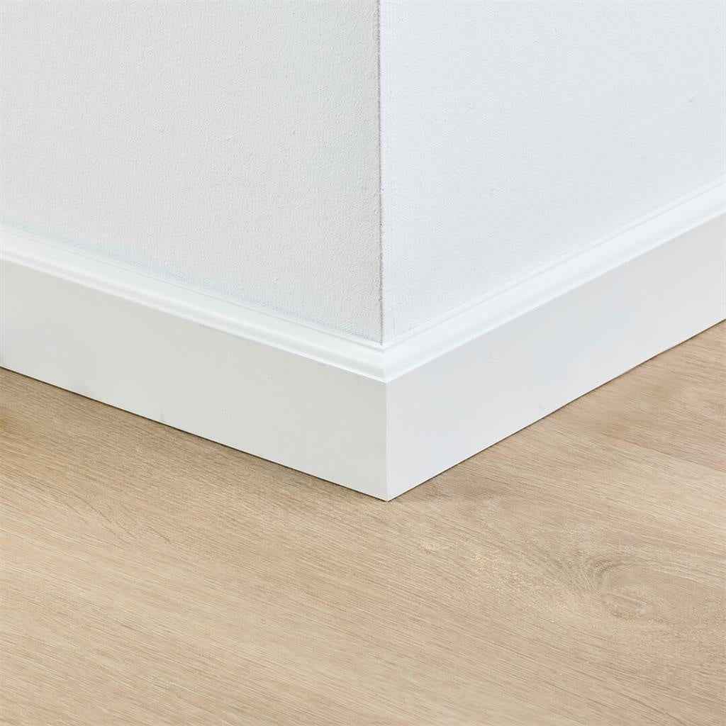 Wit gelakte plint Baroque RAL 9010 70x15x2400 mm