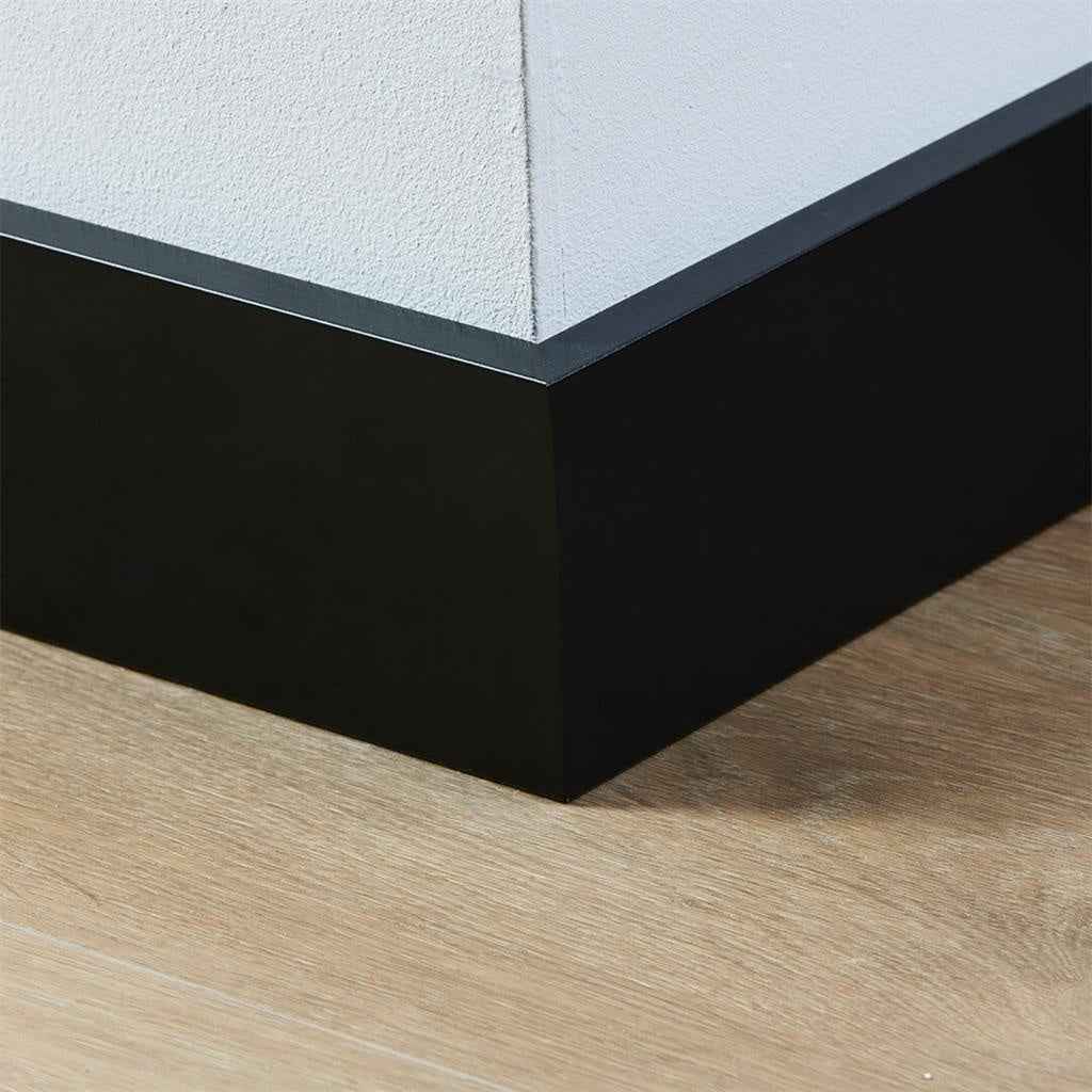 Zwart gelakte plint Strak RAL 9005 90x15x2400mm