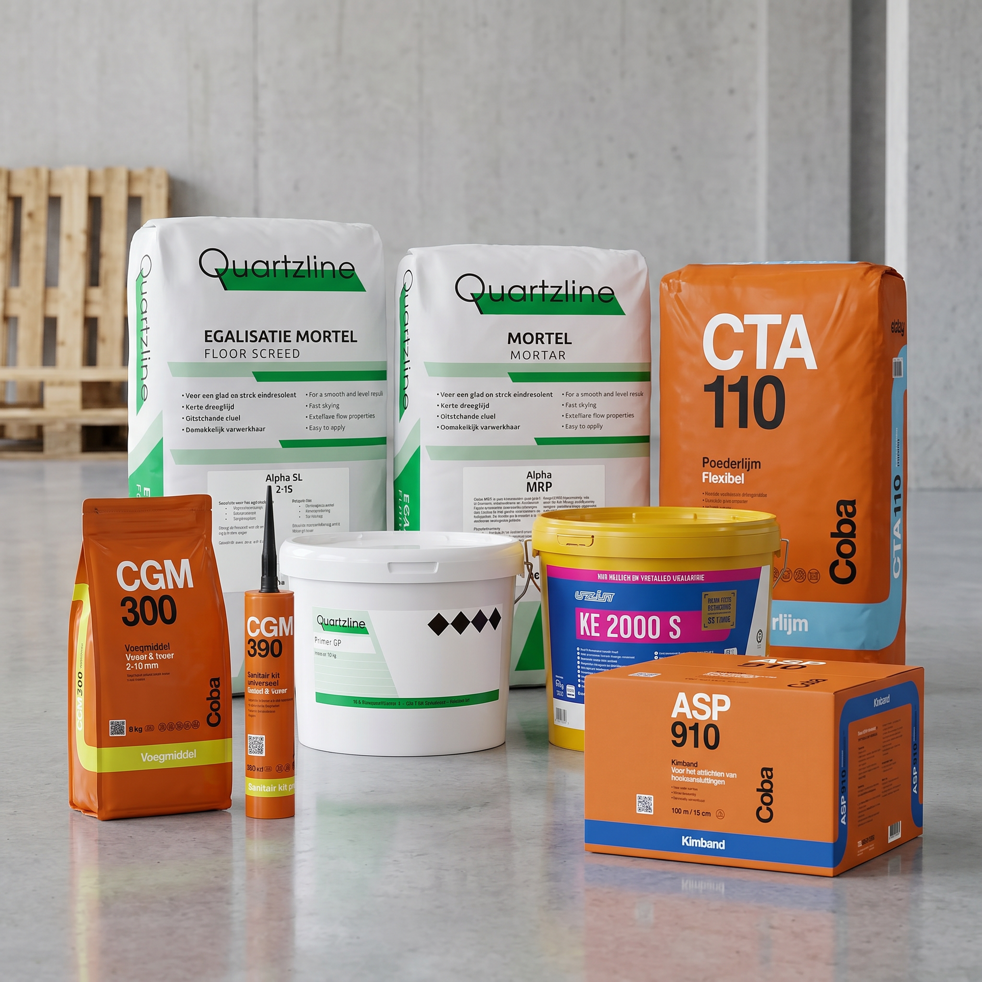 Assortiment professionele egalisatiemiddelen, primers, voegmiddelen, lijmen en kleefstoffen van Quartzline, Uzin en Coba opgesteld in een magazijn voor vakmensen en bedrijven.