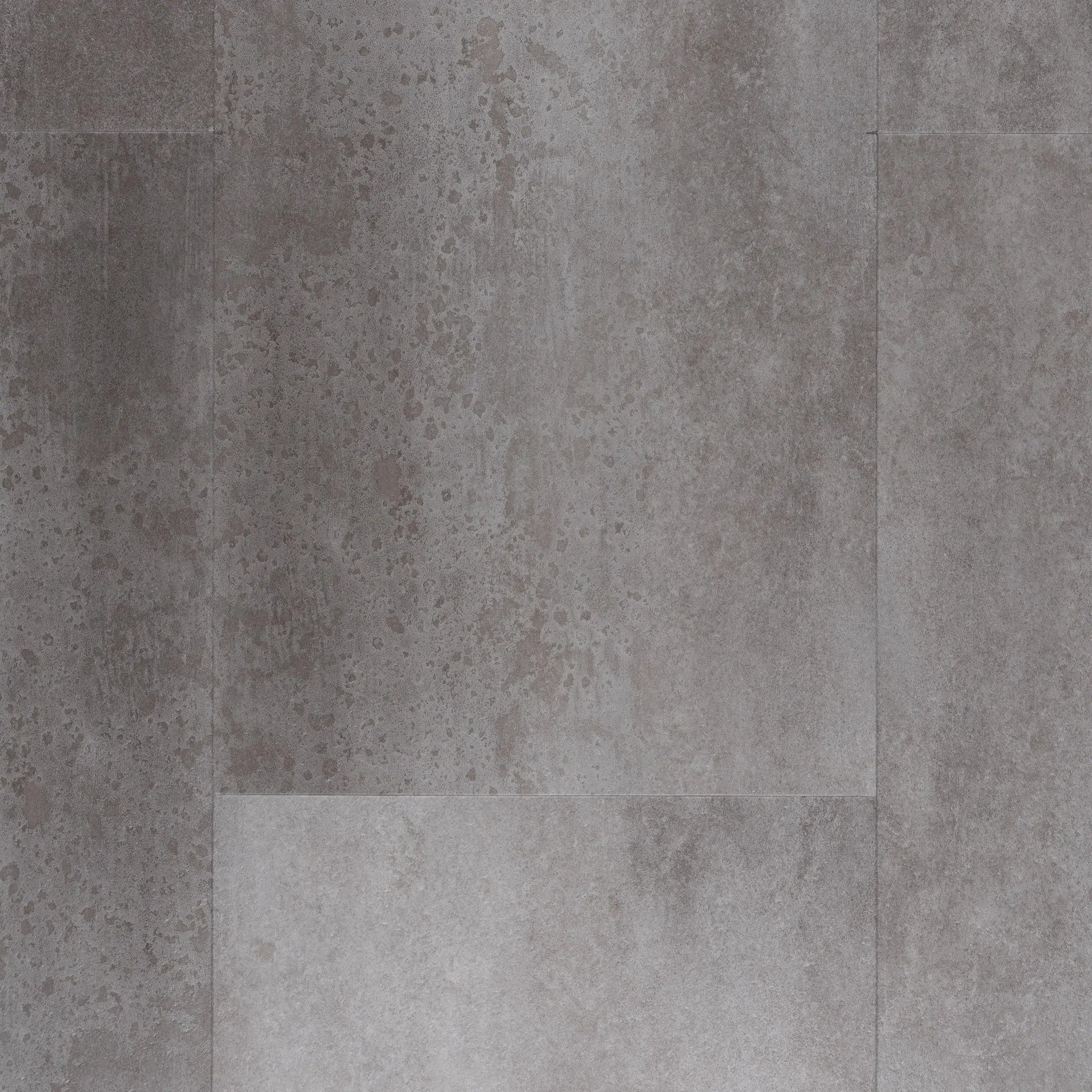 Aura Terrena Griseus plak pvc vloer met betonlook en middengrijze kleurstelling.