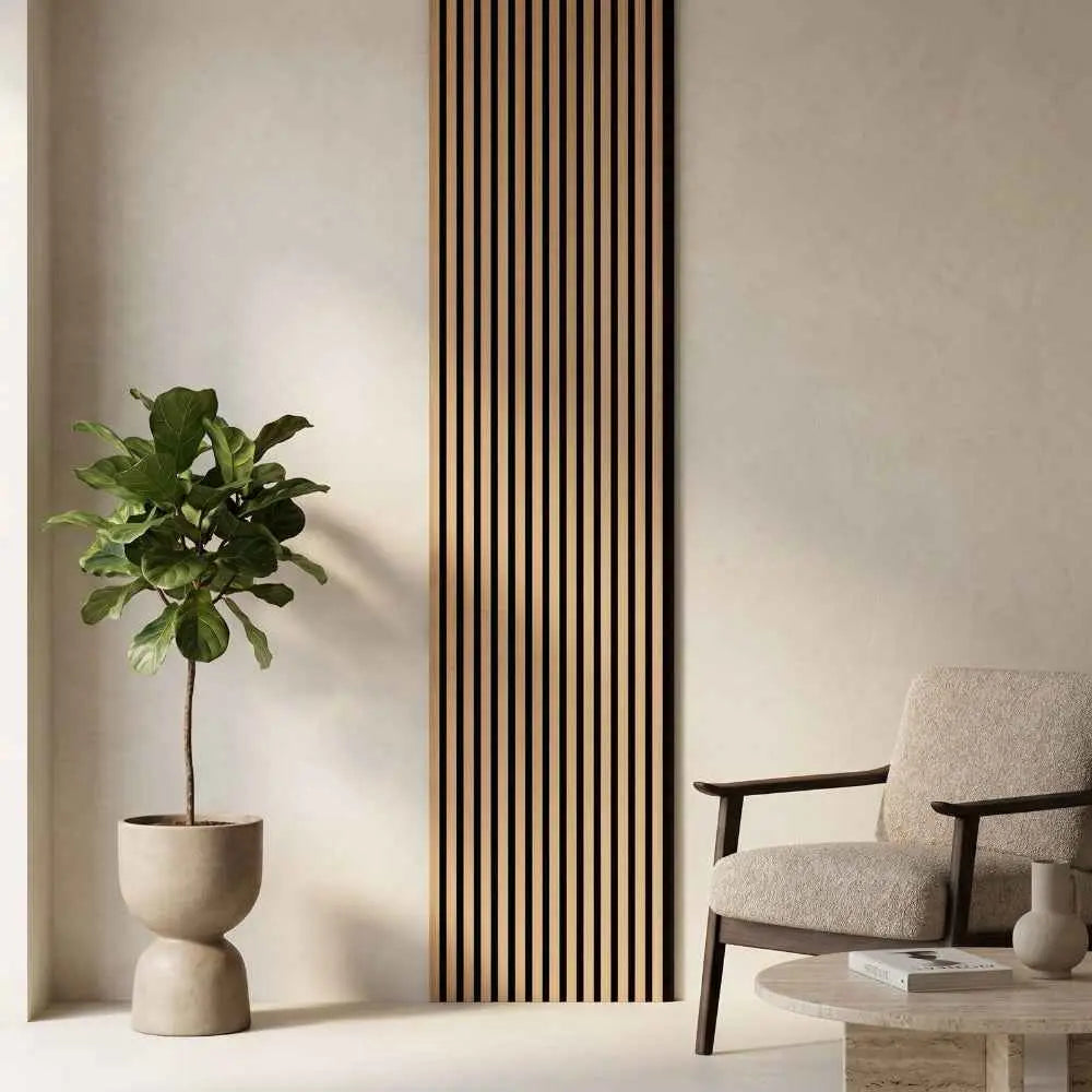 Classic Oak wandpaneel als sfeervol accent in lichte, moderne woonkamerinrichting.